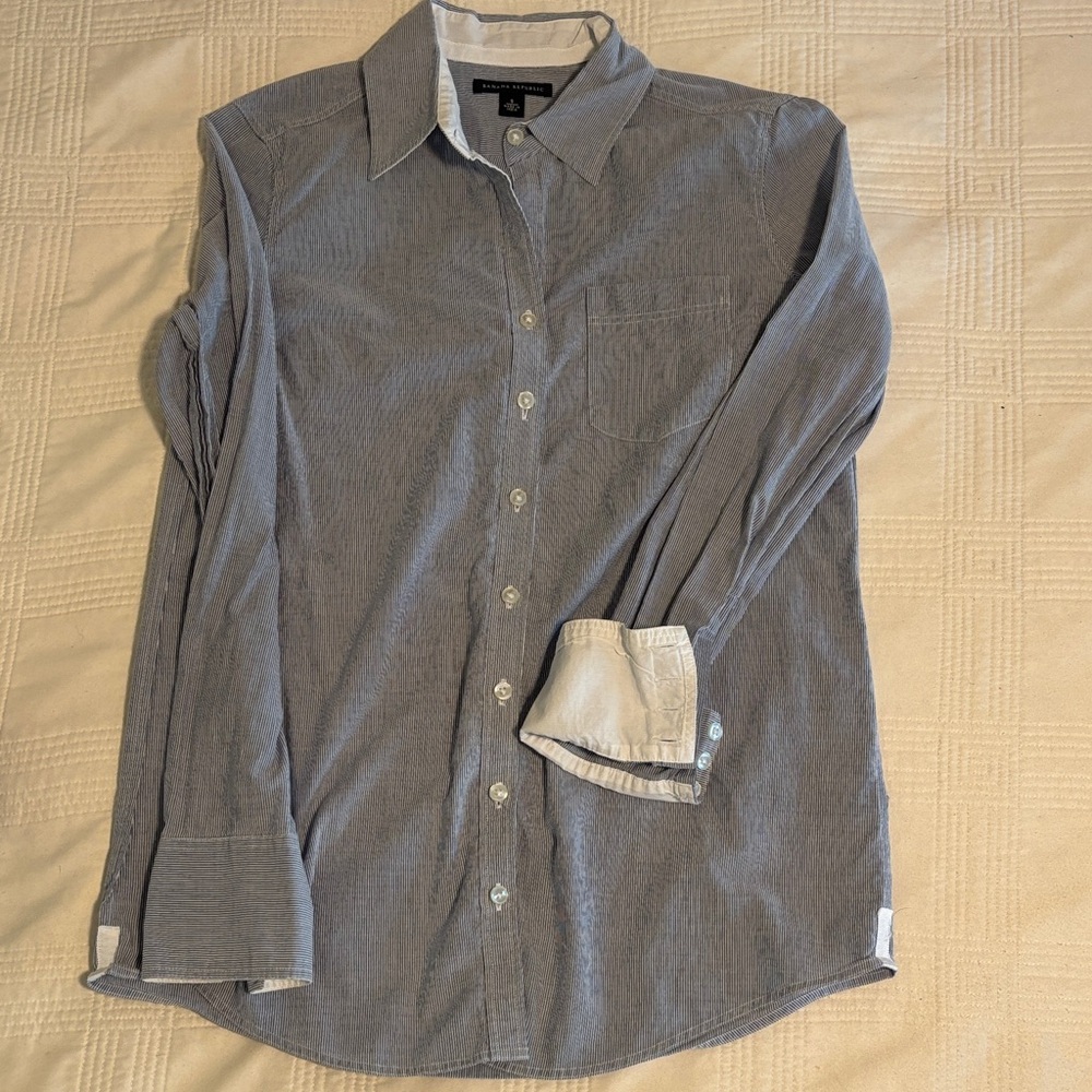 Banana Republic Women’s Blue and White Casual Button-Down Shirt